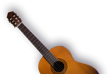 Homem sorrindo tocando violão com aula online ao fundo, curso Rafael Alves Violão do Zero