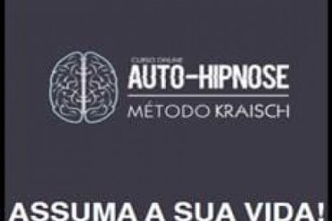 Mulher sorrindo e relaxada praticando autohipnose em um ambiente tranquilo, com elementos visuais representando autoconhecimento e controle mental.