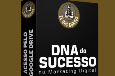 Hytallo Soares, mentor do curso DNA do Sucesso no Marketing Digital, sorri confiante.