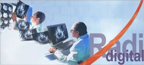 Estudantes de medicina colaborando em um ambiente digital moderno para baixar e acessar conteúdos educacionais.