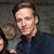 Max Peters ensinando estratégia de marketing digital no WhatsApp