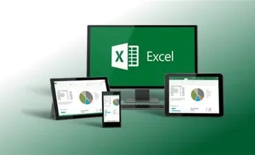 Homem profissional analisando gráficos em tela de computador com interface do Excel Expert