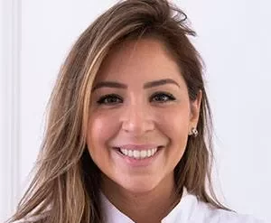 Isa Akkari ensinando confeitaria saudável, curso online de doces sem glúten e lactose.