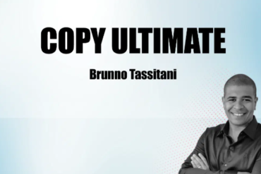 Brunno Tassitani ministrando o curso Copy Ultimate sobre copywriting e vendas online.
