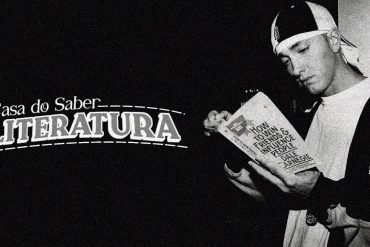 Capa do curso Casa do Saber - Literatura, com livros empilhados e um ambiente de estudo aconchegante.