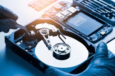 Capa do curso UTI Dos Dados 2021, mostrando um ícone de disco rígido com um cadeado e ferramentas de recuperação digital.