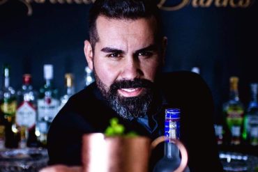 Capas de curso "Bebidas" de Gui Rial com foco em drinks e coquetelaria