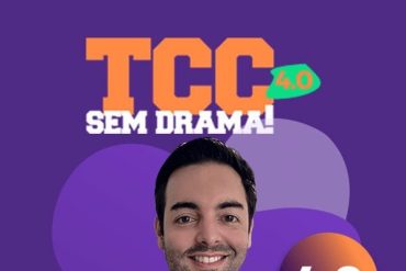 Estudante feliz concluindo seu TCC com o curso TCC Sem Drama.
