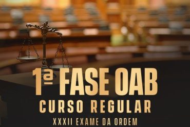 Estudante focado estudando para a 1ª Fase da OAB com o Curso Regular EO Teoria XXXII.