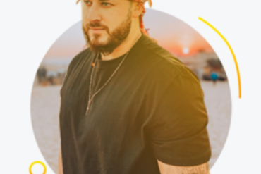 Capa do e-book 'Tráfego Para Negócios Locais' de Leonardo Junckes, com ícones de marketing digital e local