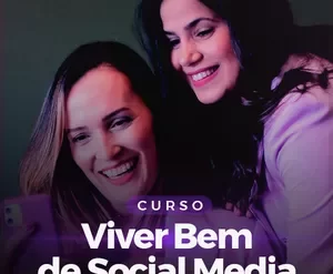 Profissional de marketing digital usando notebook com gráficos de redes sociais na tela, curso Social Media de Sucesso Amigas do Marketing